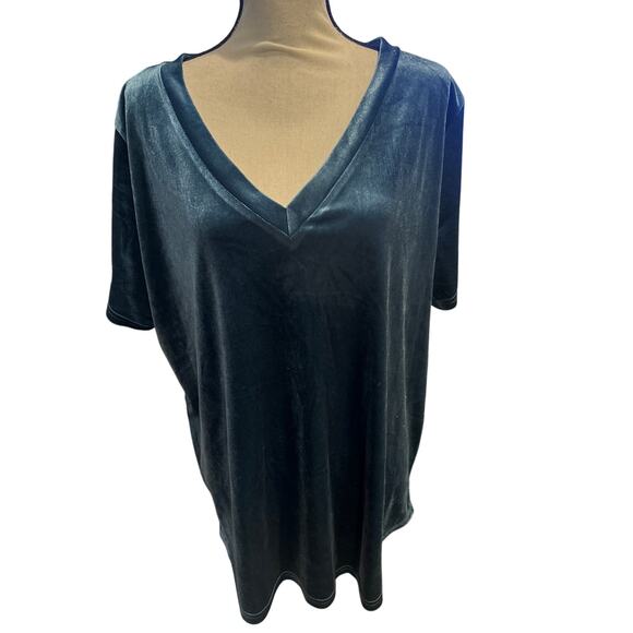 Women’s Amaryllis Lot of 2 Velvet V-Neck Tops. Size 2XL - Picture 4 of 6